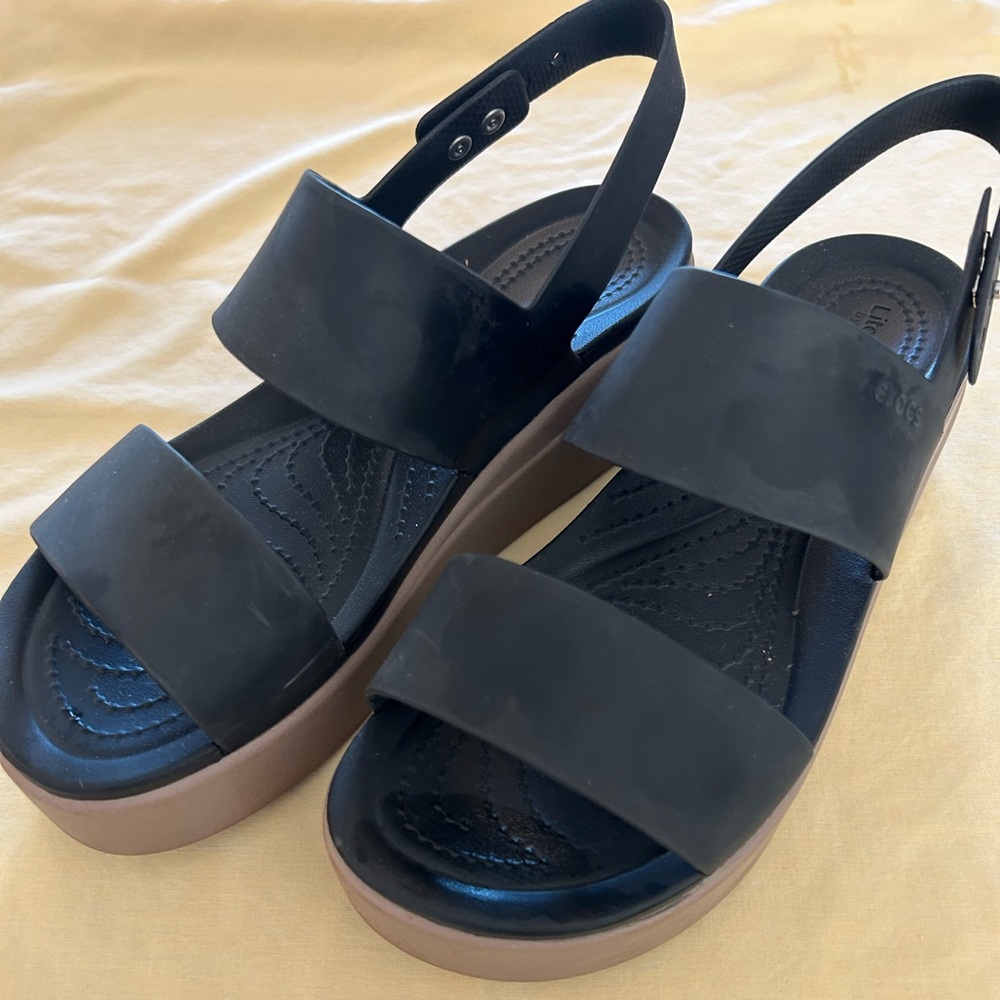 Crocs Size 8 Platform Sandals